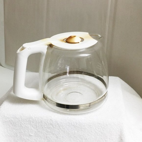 BLACK+DECKER 12-Cup Replacement Glass Carafe, White CM0940WD + Free Coffee Baske - Picture 2 of 8